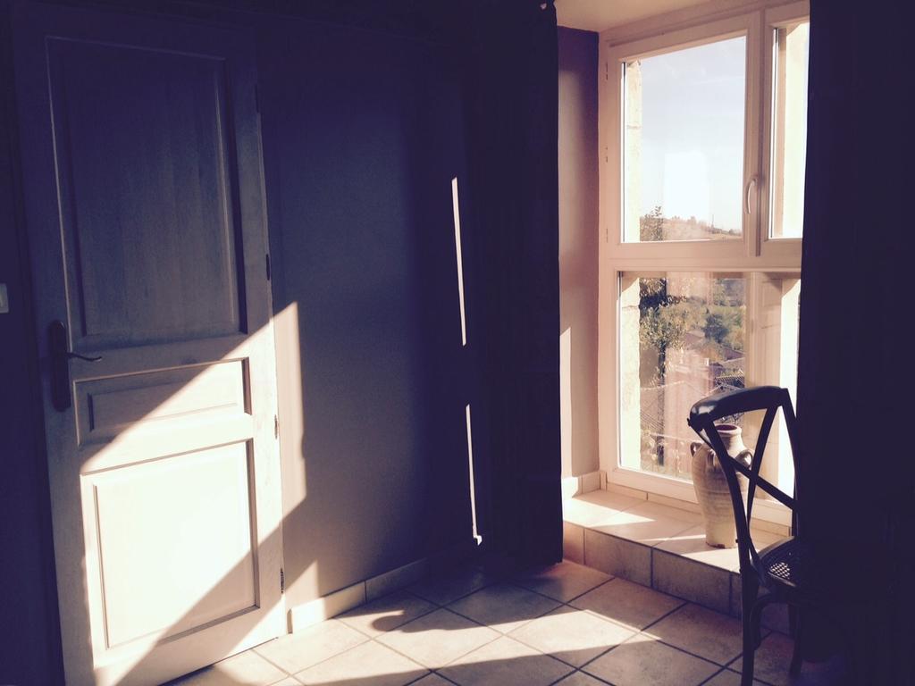 Leynes Le Vieux Chateau B&B 객실 사진